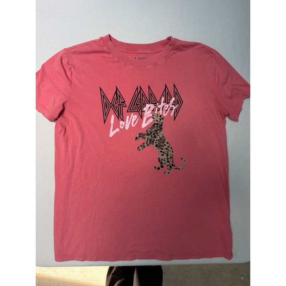 Def Leppard Love Bites Graphic T-Shirt Pink Leopard Rock Band Tee Mens Medium